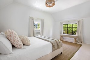 Desk, WiFi, bed sheets - New • Walk to MUSC in 5 Minutes • Chic Downtown Stay (Charleston)