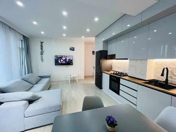 Living area - Sunny Panorama Apartment Tbilisi (Tbilisi)