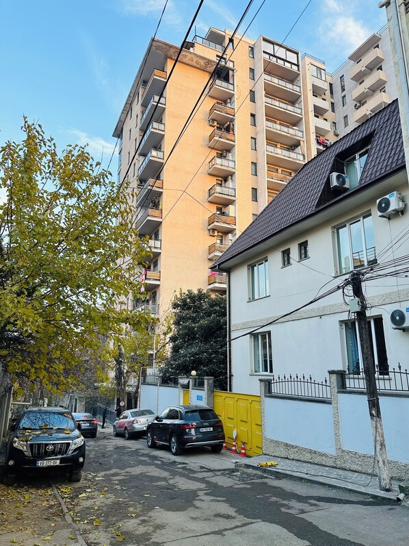 ด้านหน้าที่พัก