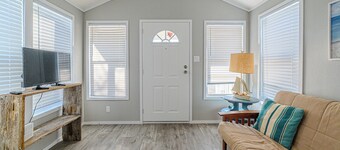 THE KEYS OF POC Unit # 3   1-bedroom cabin with AC