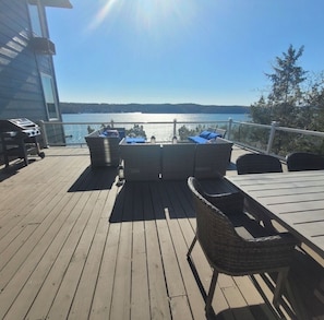 Outdoor dining - Ozarks 6BR Getaway — Perfect for Groups & Families (Osage Beach)