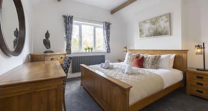 Beautiful 3-Bed Home with Hot Tub in Ross-on-Wye