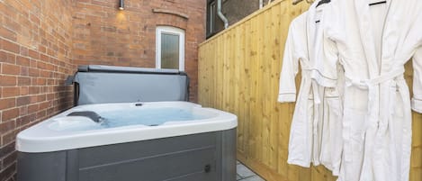 Bain à remous extérieur