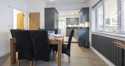 Beautiful 3-Bed Home with Hot Tub in Ross-on-Wye