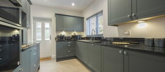 Beautiful 3-Bed Home with Hot Tub in Ross-on-Wye