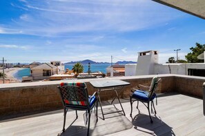 Outdoor dining - Ocean view condo, short walk from beach, marina! (San Carlos)