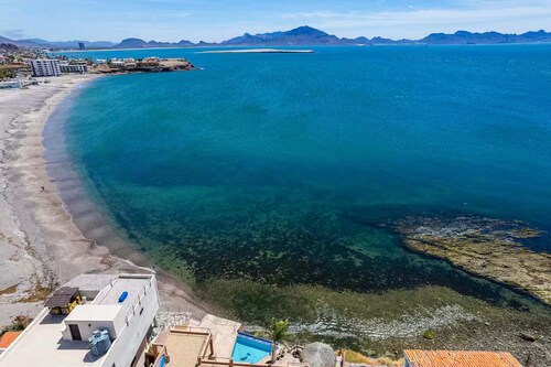 Ocean view condo, short walk from beach, marina!