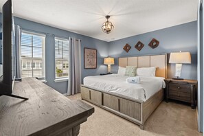 Desk, iron/ironing board, free WiFi, bed sheets - Cozy 8BD Stay - Pool, Games & Minutes to Disney (Davenport)