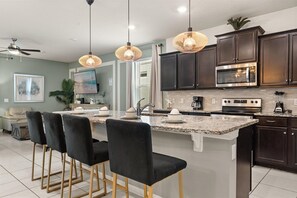 Fridge, microwave, oven, stovetop - Cozy 8BD Stay - Pool, Games & Minutes to Disney (Davenport)