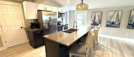 Refrigerador, microondas, horno, placa de cocina