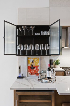 Private kitchen - SOHO NYC - vibes • Loft ceilings • mins to NYC (Hoboken)