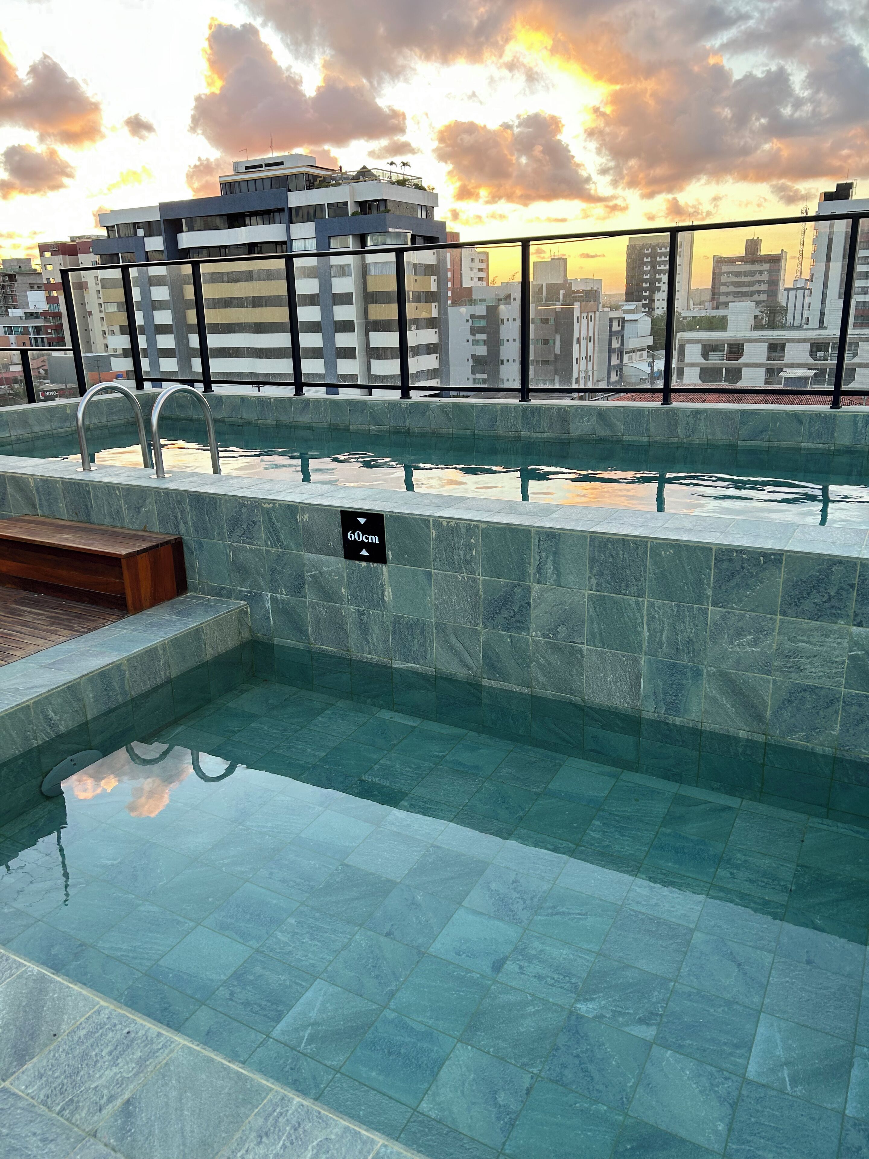 2 outdoor pools
