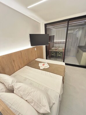 Basic Apartment | Ruang kerja komputer riba, seterika/papan seterika, Wi-fi percuma 