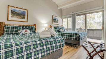 2 bedrooms, desk, iron/ironing board, travel cot