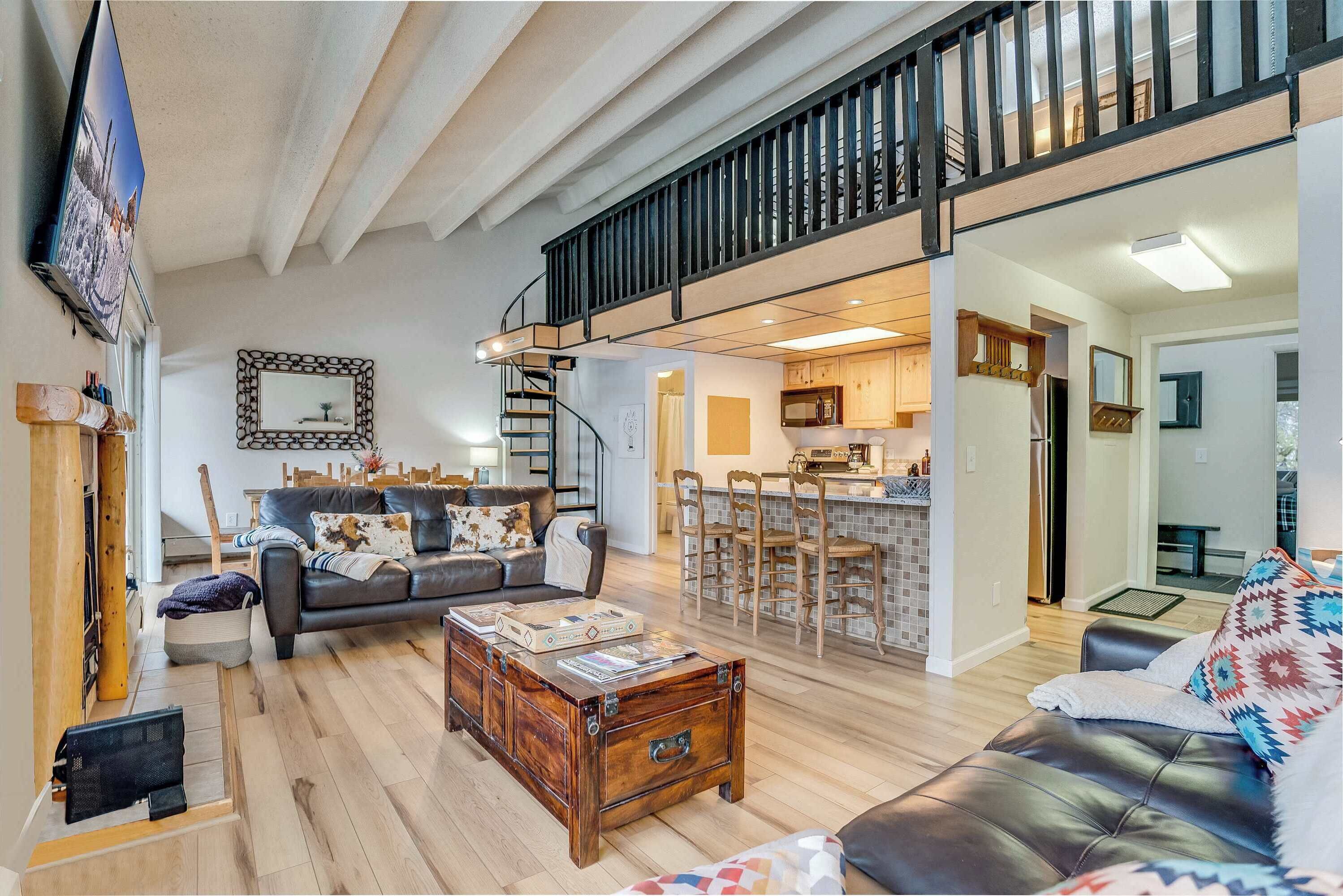 スマートテレビ、暖炉、テレビゲーム、DVD プレーヤー