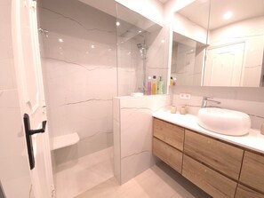 Shower, towels - Caparica Escape By Gt House (Almada)
