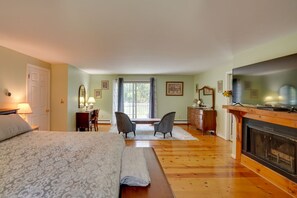 Silitysrauta/-lauta, vauvan matkasänky, Wi-Fi, vuodevaatteet