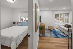 Iron/ironing board, free WiFi - The Madrona Guest Suite - Modern West Coast Comfort (Victoria)