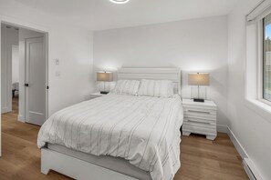 Iron/ironing board, free WiFi - The Madrona Guest Suite - Modern West Coast Comfort (Victoria)