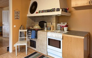 Fridge, stovetop, dishwasher, coffee/tea maker