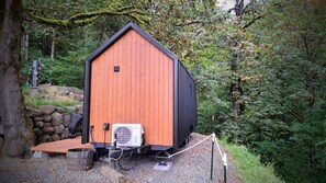 Property grounds - Experience "Big Living" in a Modern Tiny House - Central PNW Location (Longview)