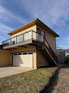 Exterior - Golden Sunset Studio (Brookings)