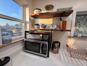 Interior - Golden Sunset Studio (Brookings)