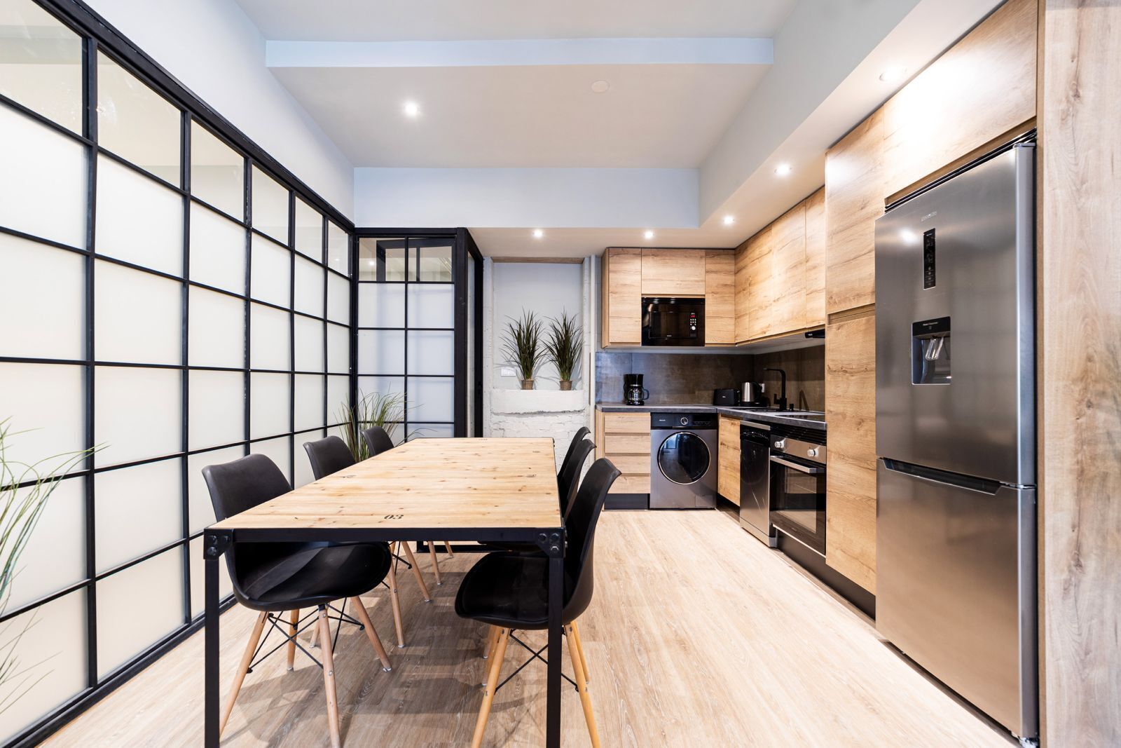 冰箱、微波炉、烤箱、炉灶