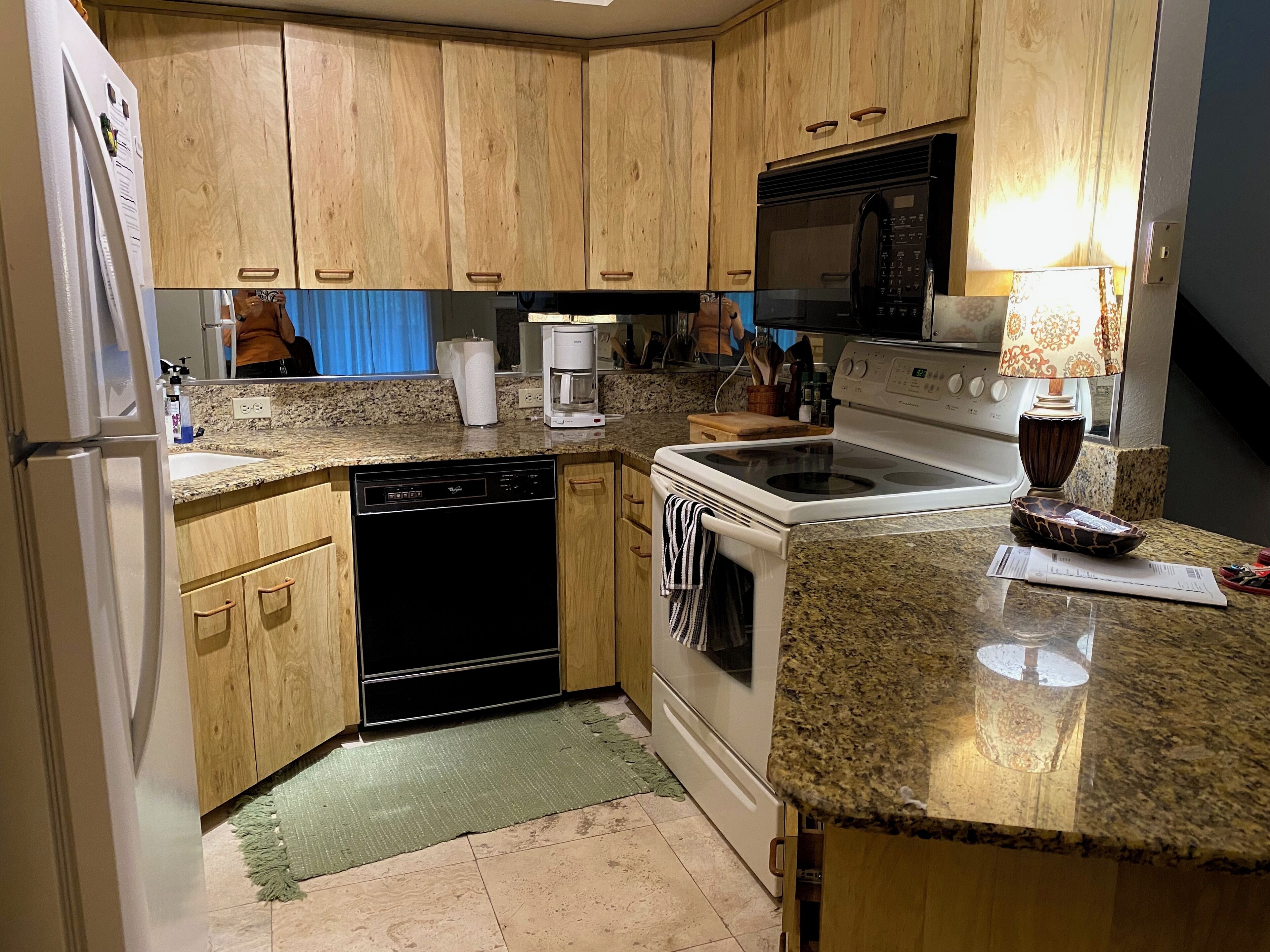 Micro-ondes, four, plaque de cuisson, lave-vaisselle