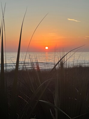 Sun-loungers, beach towels - Heated Private Pool + Game Room, Sleeps 12, Family-Friendly, Near PCB Beach (Panama City Beach)
