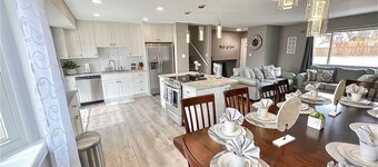 Pet Friendly 4bdrm/2bath close to all attractions. Mtn views Sleeps 12+