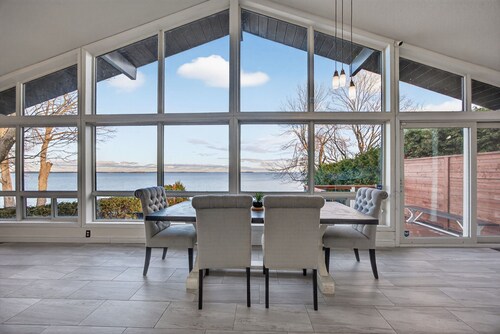 Modern Lake Simcoe Waterfront Home
