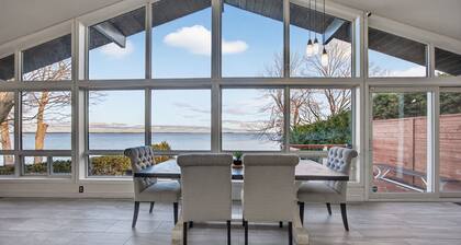 Modern Lake Simcoe Waterfront Home