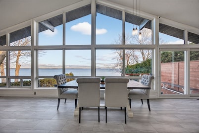 Modern Lake Simcoe Waterfront Home