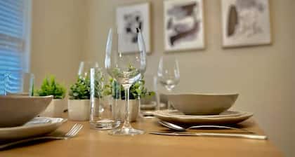 Stunning Stylish 3BR Townhome w/ Pool @ A+Location