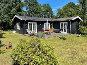 Outdoor dining - Cottage idyll in North Zealand (Græsted)