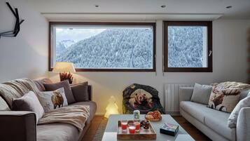 TV, fireplace, stereo