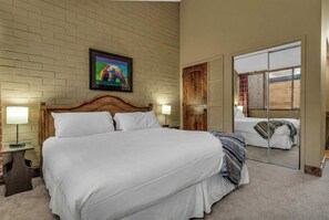 Tabla de planchar con plancha, wifi gratis y ropa de cama 