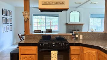 KĂŒhlschrank, Mikrowelle, Ofen, Herdplatte