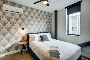 Iron/ironing board, free WiFi, bed sheets - Stuart - Stylish 2-Bedroom Apartment (Denver)