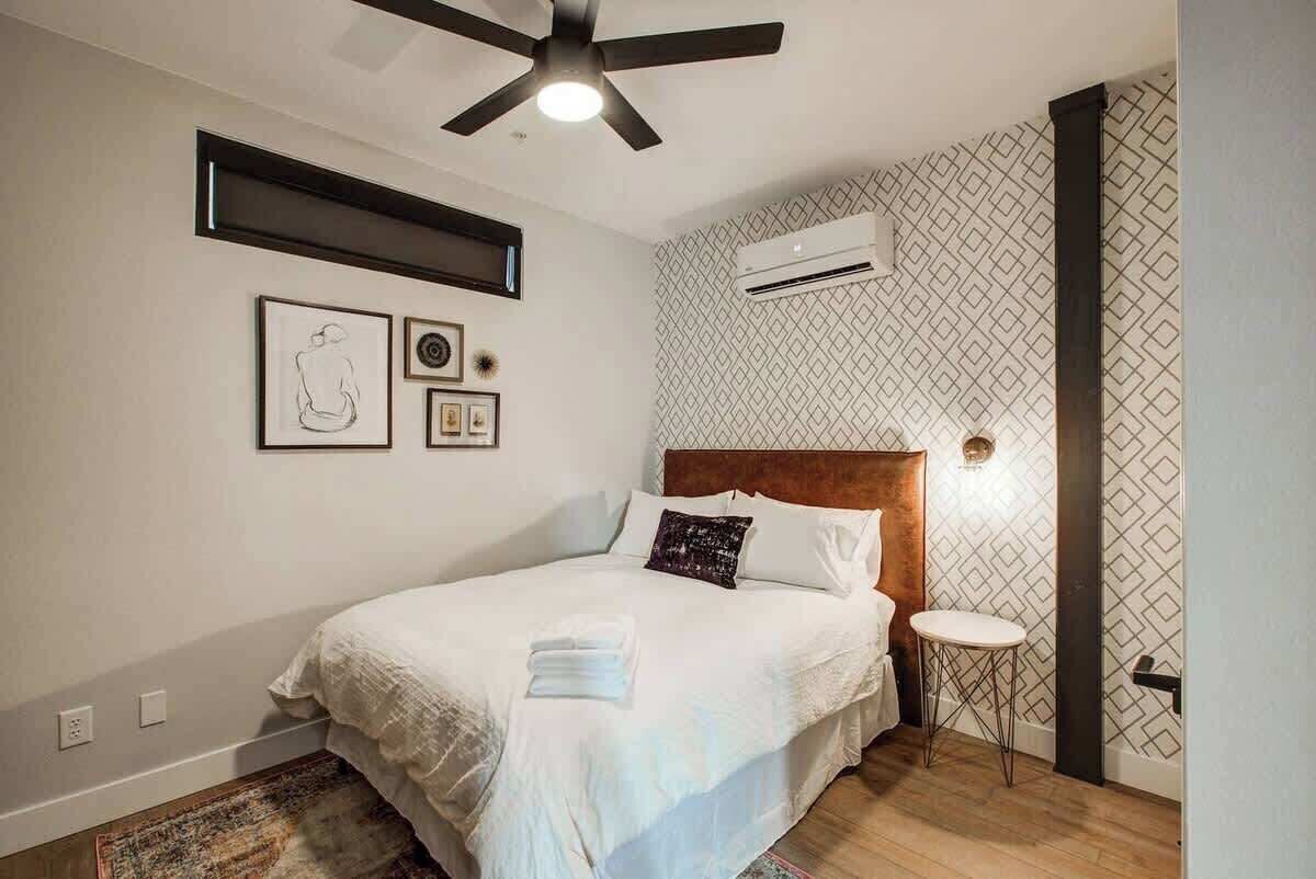 Iron/ironing board, free WiFi, bed sheets