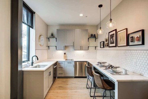 Stuart - Stylish 2-Bedroom Apartment