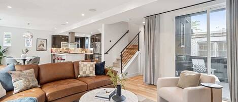 TV, caminetto, studio