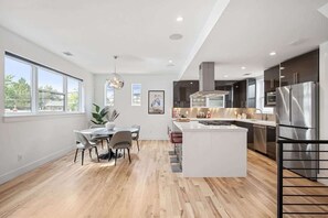 Fridge, microwave, oven, stovetop - 3BR Luxury LoHi Townhome, Rooftop Views, Sleeps 6 (Denver)