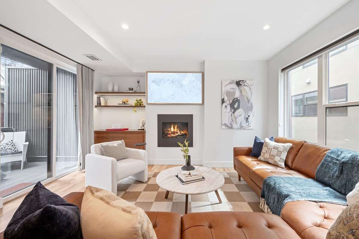 TV, fireplace, offices