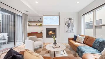 TV, fireplace, offices