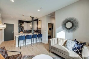 TV - Utica - Chic Tennyson 2-Bedroom Apt (Denver)