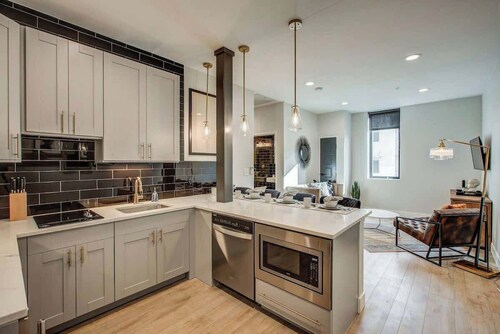 Utica - Chic Tennyson 2-Bedroom Apt