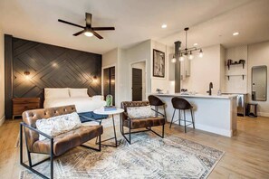 Desk, iron/ironing board, free WiFi, bed sheets - The Asher - Boutique Hotel - Sleeps 14 - Events (Denver)