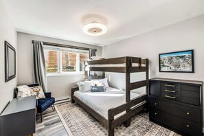2 bedrooms, iron/ironing board, WiFi, bed sheets - Mountain Comfort | Golf, Hike, + Ski Nearby | Avon (Avon)